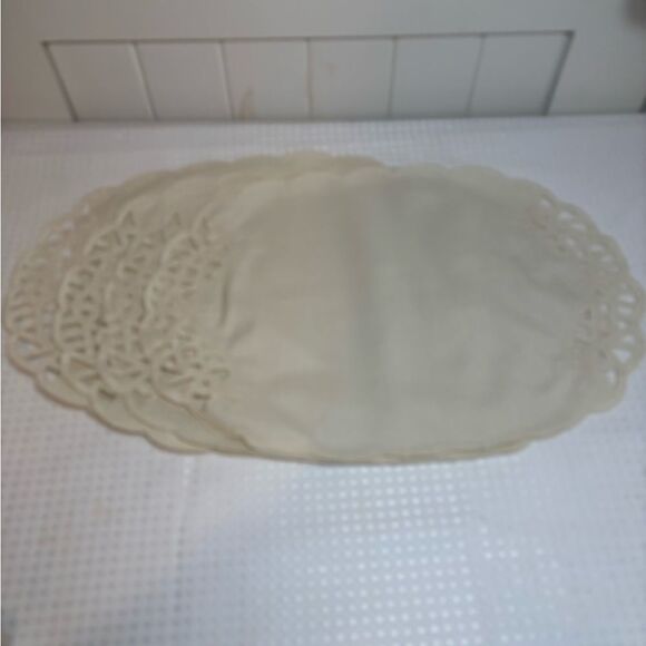 Vintage Ivory Cream Oval Scalloped Battenburg Placements Napkins Setting for 4 - Picture 3 of 5